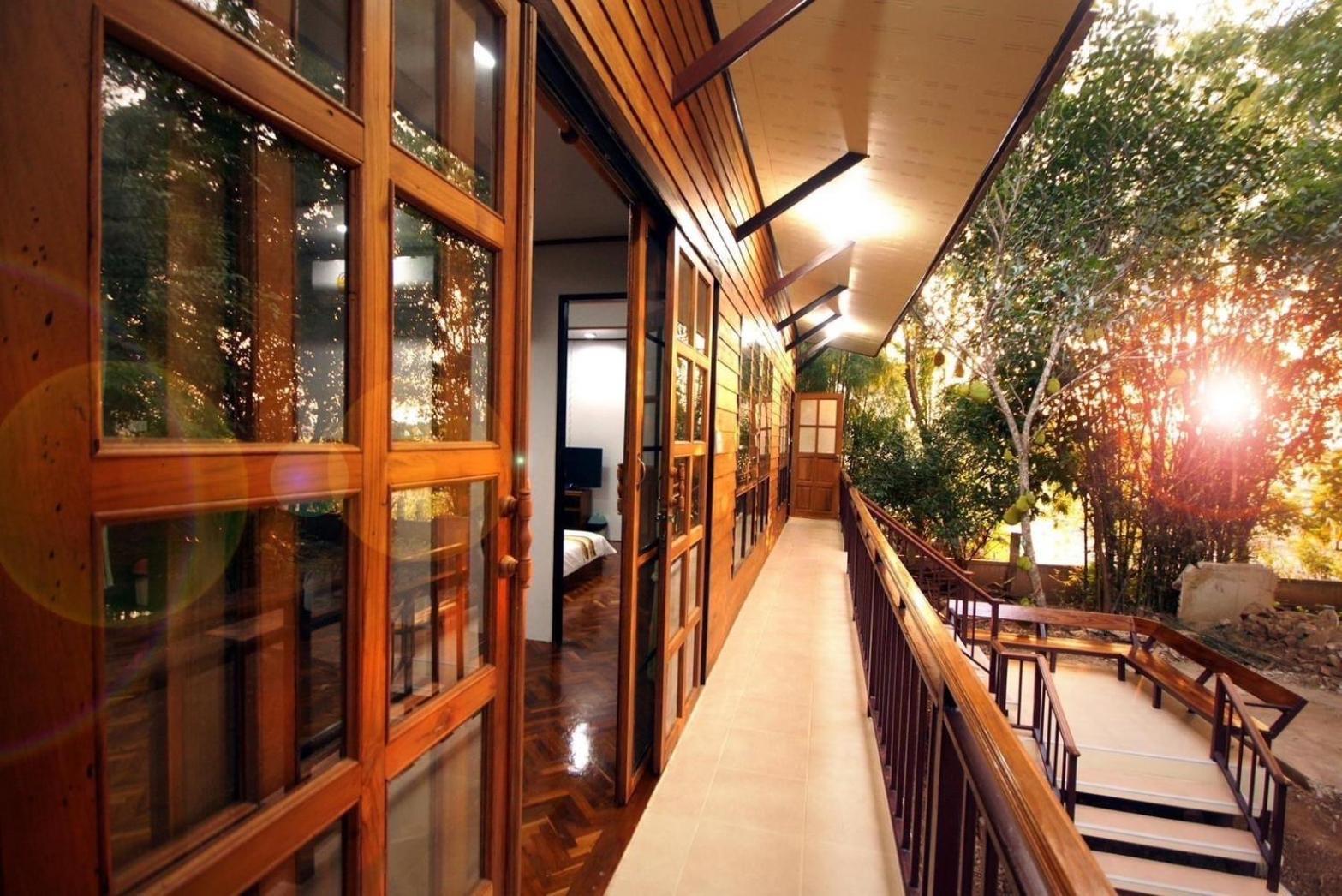 Ferienwohnung เรือนสารภี Phrae Exterior foto
